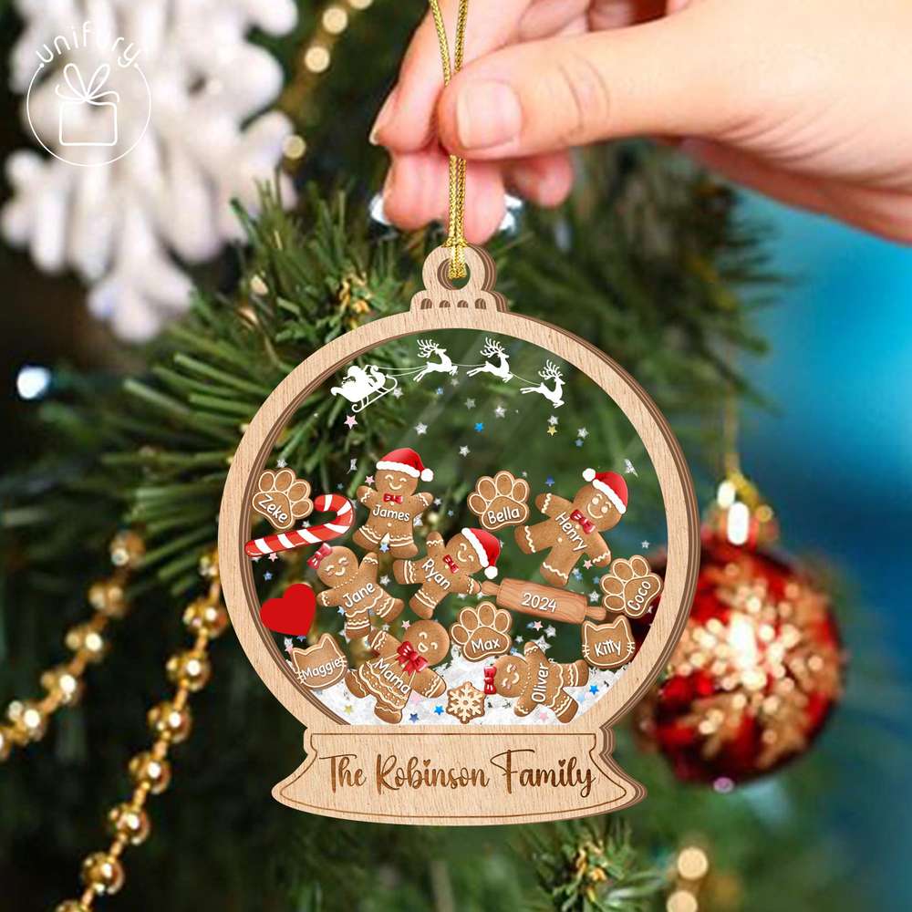Personalized Shaker Ornament With Gingerbread Family and Pets - 4D Shake Ornament